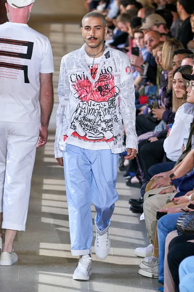 Look 50